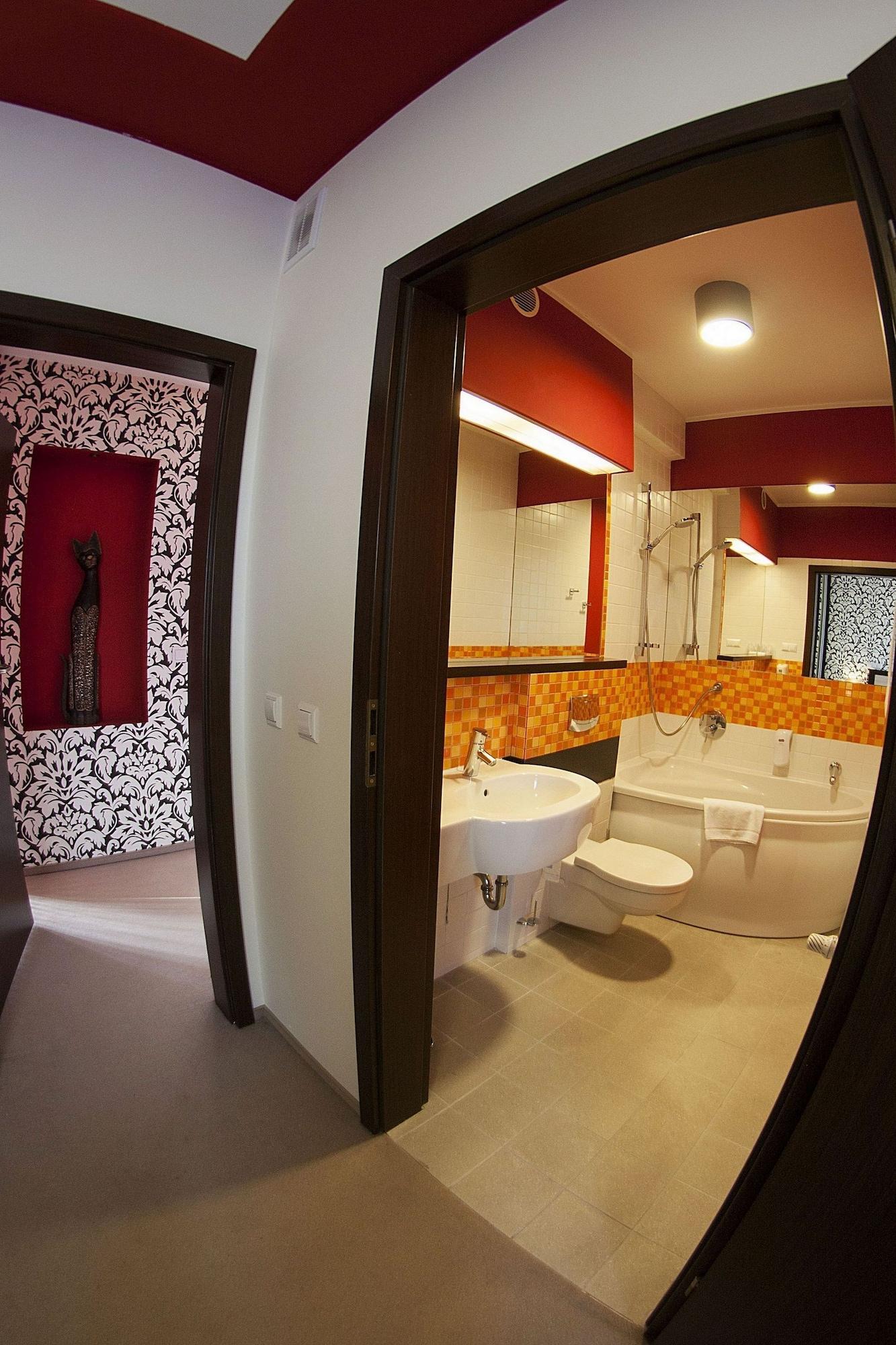 Hotton Hotel