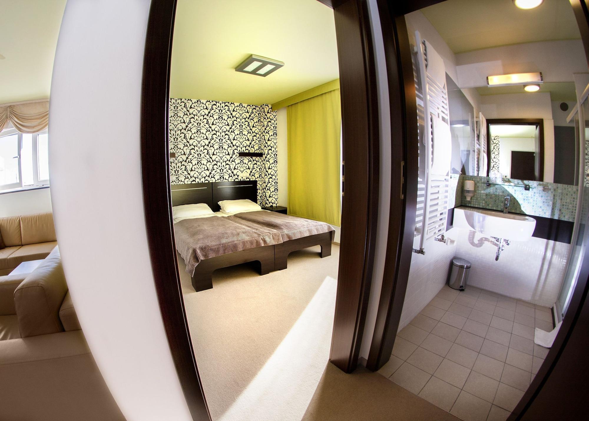 Hotton Hotel